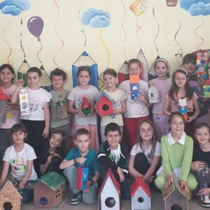 Школско двориште добило нове становнике