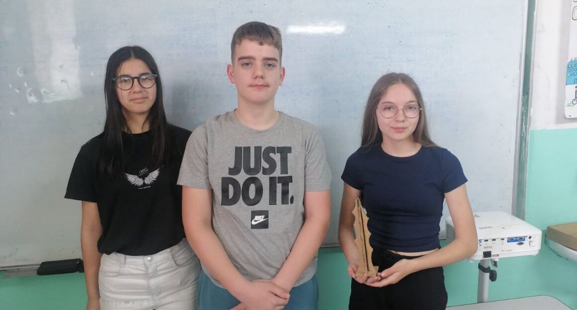 Споменик слободе у градском парку Брђанка