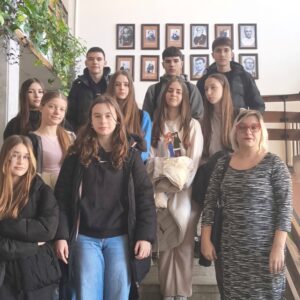 Heading bazar gimnazija Посета хуманитарном базару Алексиначке гимназије
