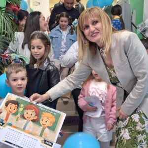 Dečak Еразмус тим пожелео добродошлицу будућим првацима