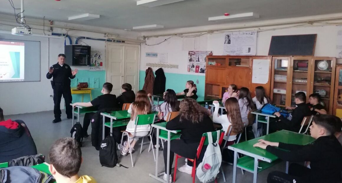 Предавање „Заједно и безбедно кроз детињство“