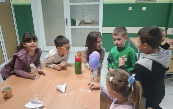 Headnig Hemija baloni Сваштаоница као мала лабораторија
