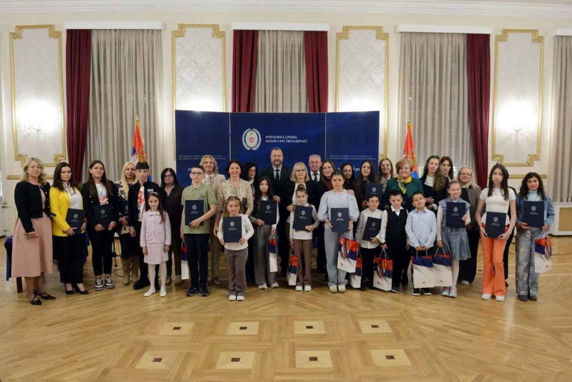 Ученице наше школе сјајне на конкурсу Министарства одбране